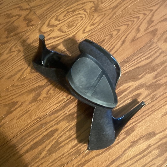 Nine West Heels, Textile Manmade Uppers, Size 8, 4 1/2”heel,like new,hardly worn - Picture 6 of 6